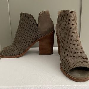 Steve Madden Taupe Bootie